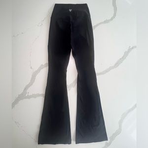 Aritzia TnaBUTTER Atmosphere Flare Hi-Rise Legging Tall